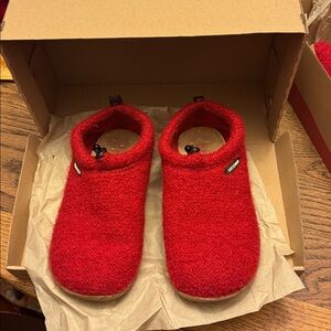 Giesswein Vent Slippers Chilli Christmas Red felted wool in box women’s 9 40